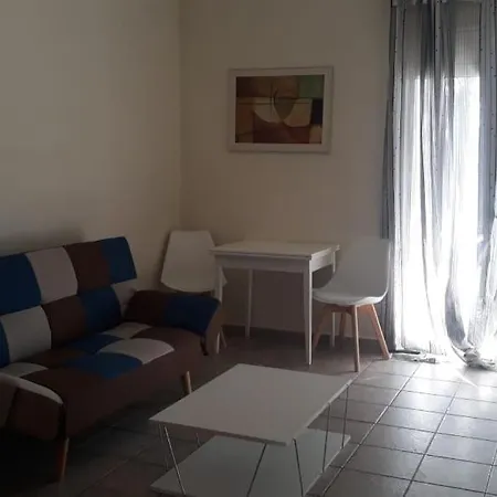 Central Apartments Eretria Apartamento